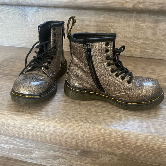 Dr. Martens Kids Glitter Boots - Metallic Gray - Picture 5 of 8